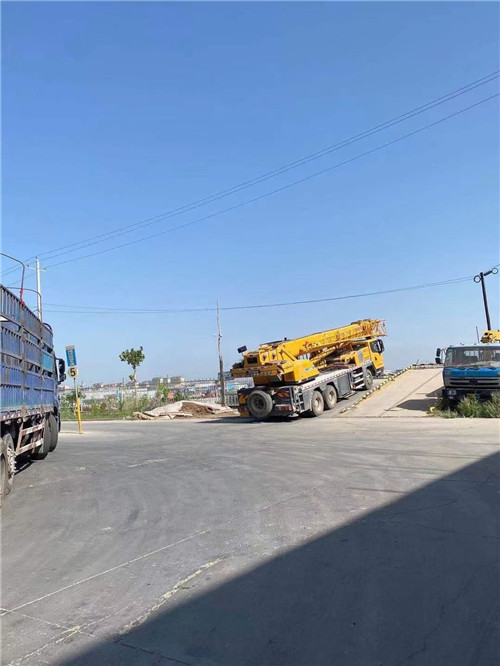 普定县25吨吊车的租赁价格大概是多少？